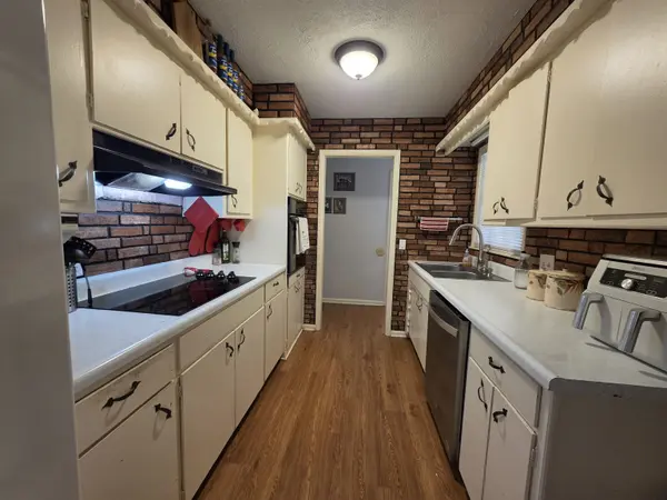 2219 Edward St, Salina, KS 67401