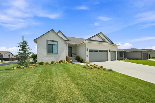 2602 N Emerald Ct, Andover, KS 67002