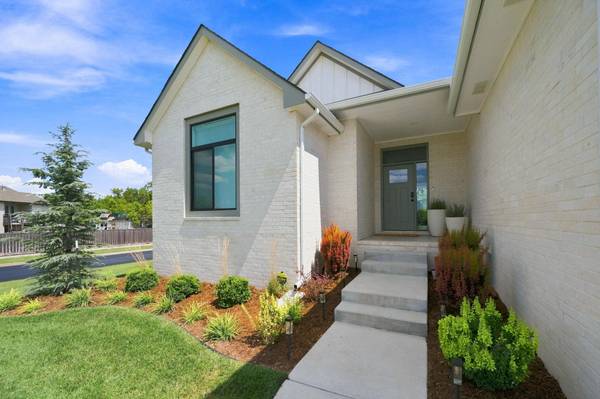 2602 N Emerald Ct, Andover, KS 67002