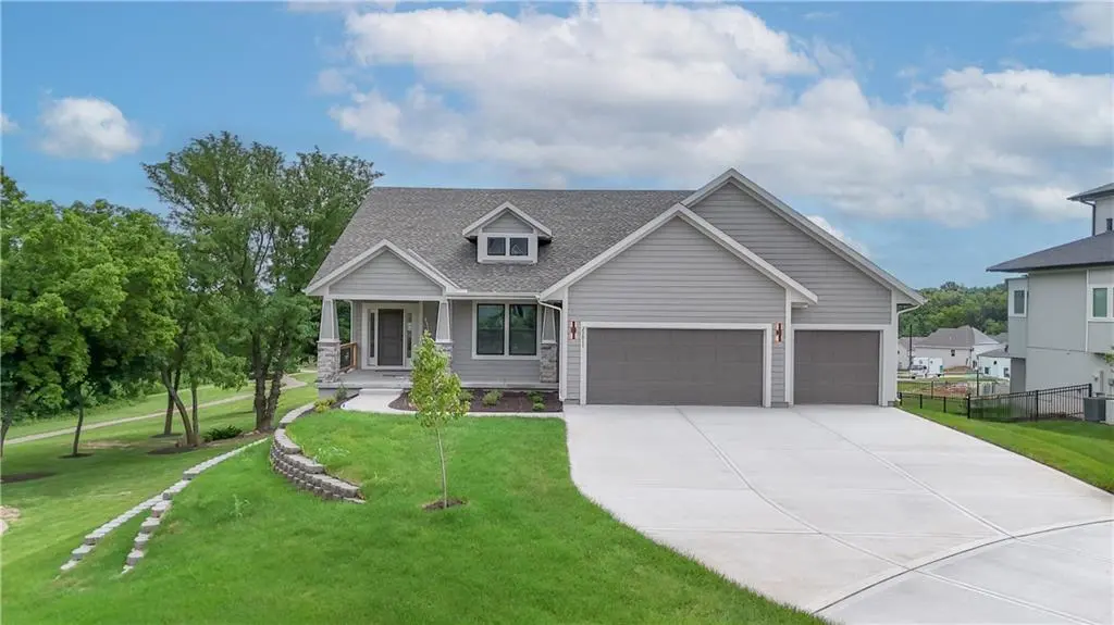5906 McCormick DR, Shawnee, KS 66226