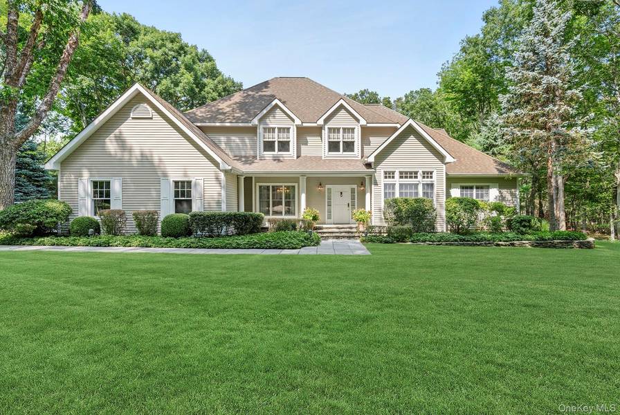 16 Barclay DR, Sag Harbor, NY 11963