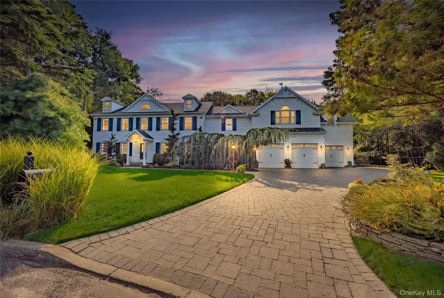 10 Redbridge CT, East Setauket, NY 11733