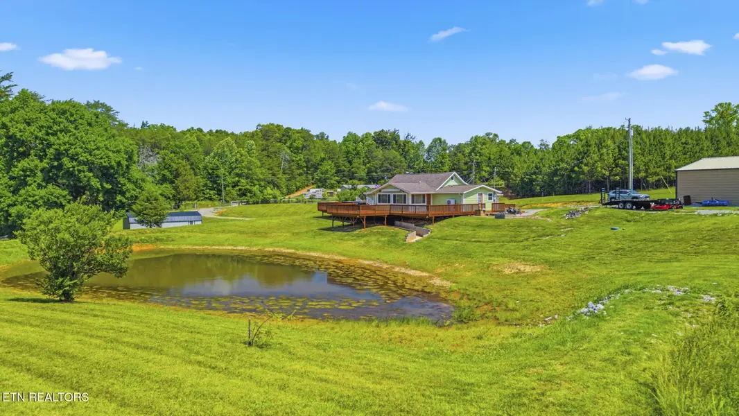 220 Three Point Rd, Vonore, TN 37885