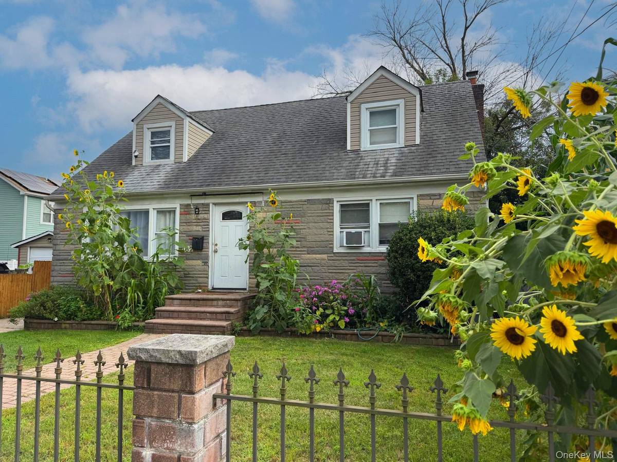 162 Princeton ST, Hempstead, NY 11550