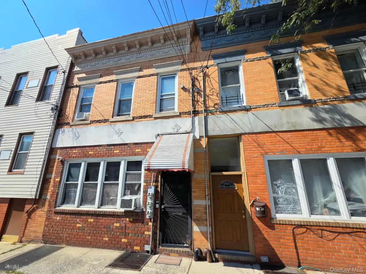68-14 60th ST, Ridgewood, NY 11385