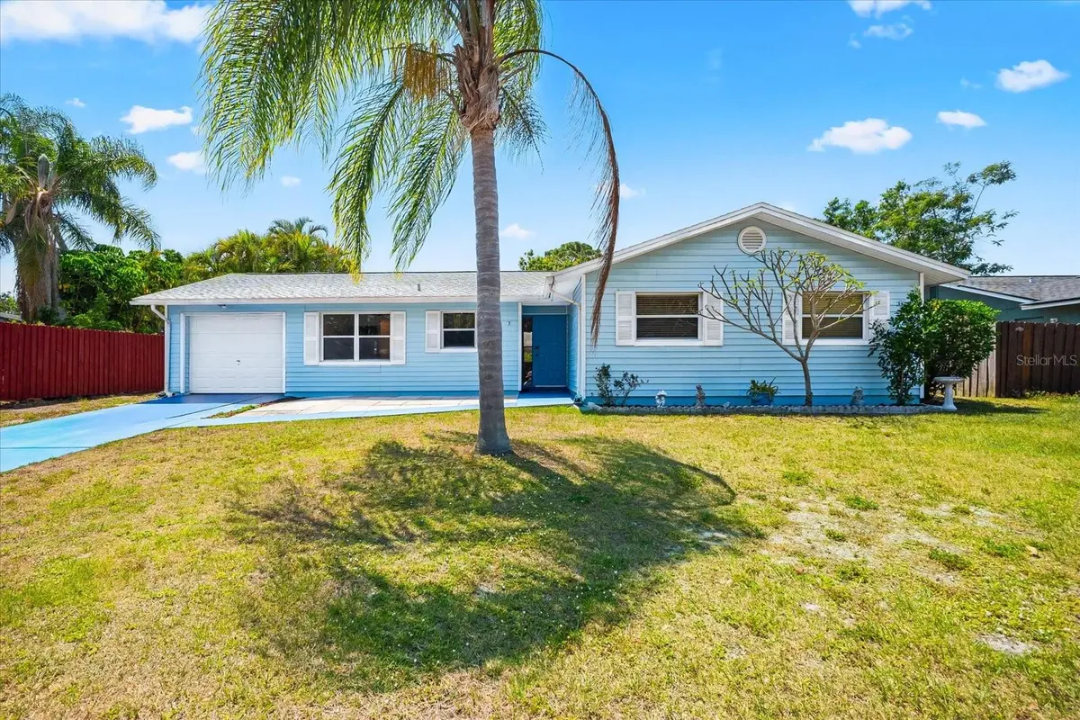 3736 WOODMONT DR, Sarasota, FL 34232