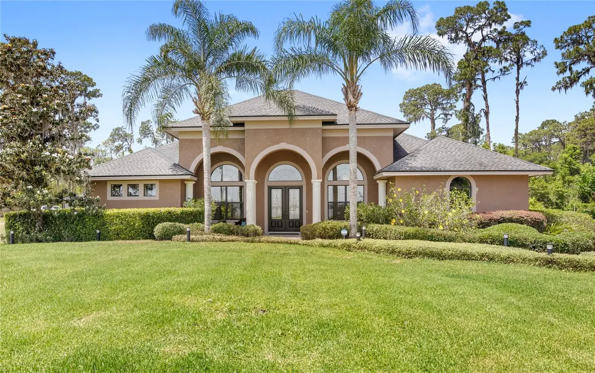 2825 LAKESHORE DR, Mount Dora, FL 32757