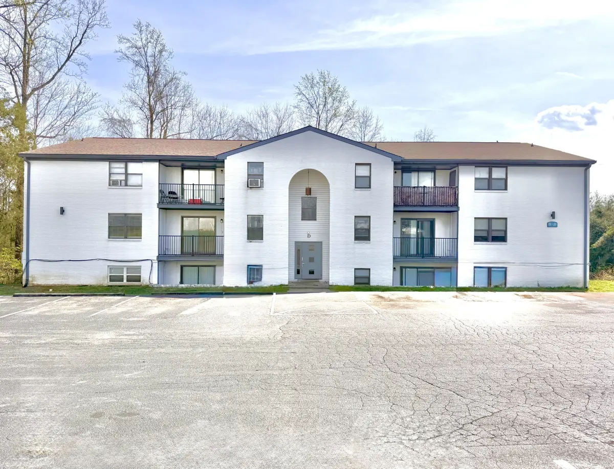 136 Jack Miller Blvd #D8, Clarksville, TN 37042