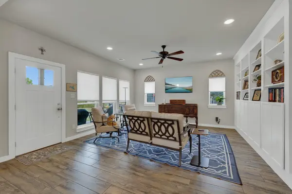 2870 Candlelight DR, Canyon Lake, TX 78133