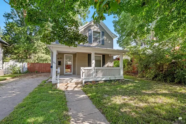 1224 Pierre ST, Manhattan, KS 66502