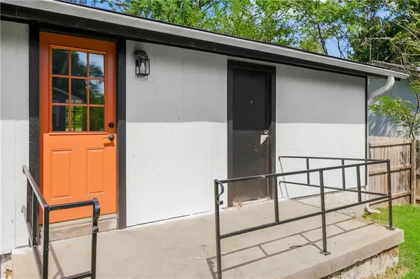 9201 E 79th ST, Kansas City, MO 64138
