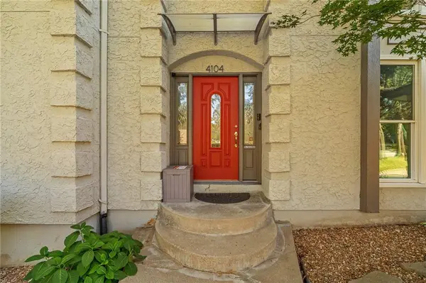 4104 SW Hickory LN, Blue Springs, MO 64015