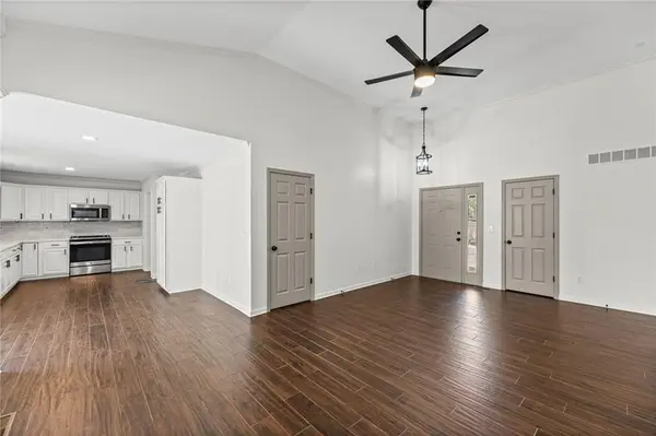 1455 Starbrooke DR, Louisburg, KS 66053