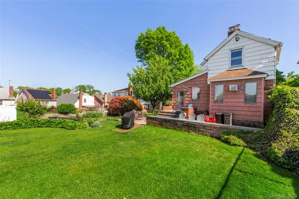 15043 8th AVE, Whitestone, NY 11357