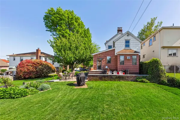 15043 8th AVE, Whitestone, NY 11357