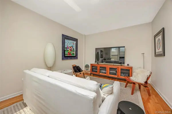 88-02 35th AVE #6M, Jackson Heights, NY 11372