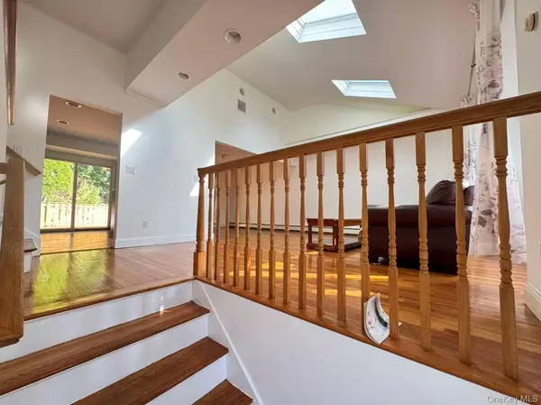 7 5th PL, Syosset, NY 11791