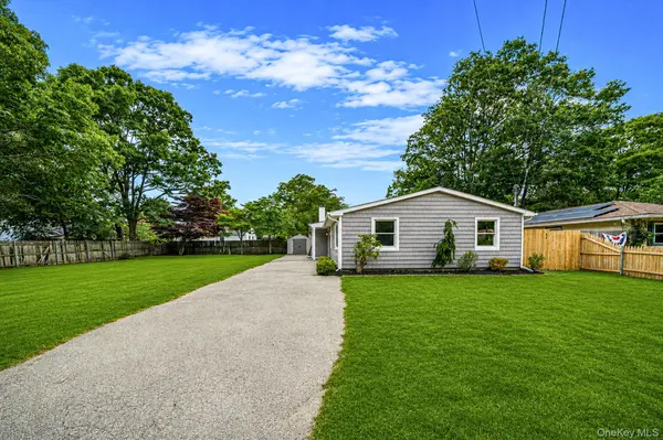 28 Ashwood DR, Shirley, NY 11967