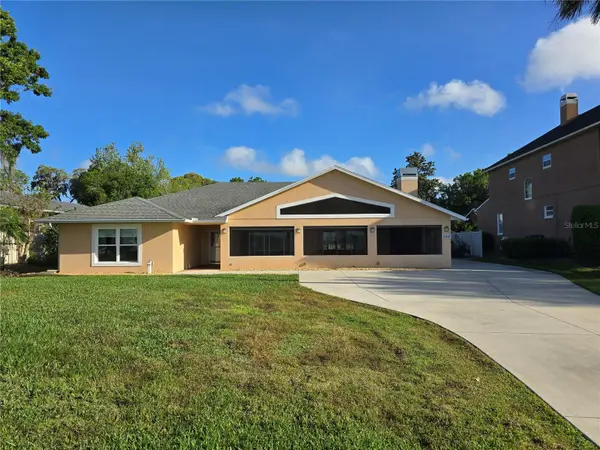 2037 LAKESHORE DR, Mount Dora, FL 32757