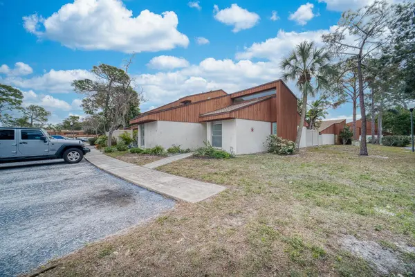 2066 SUNSET POINT RD #91, Clearwater, FL 33765