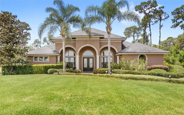 2825 LAKESHORE DR, Mount Dora, FL 32757
