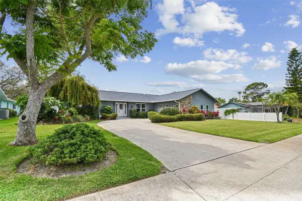 1509 POINSETTIA AVE, Tarpon Springs, FL 34689