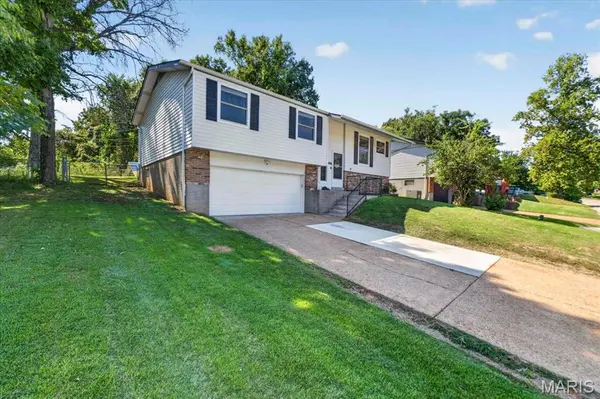1922 Catlin DR, Barnhart, MO 63012