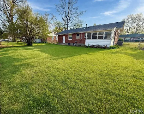 325 Royce DR, Ferguson, MO 63135