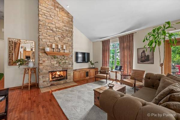 915 Nippersink RD, Spring Grove, IL 60081