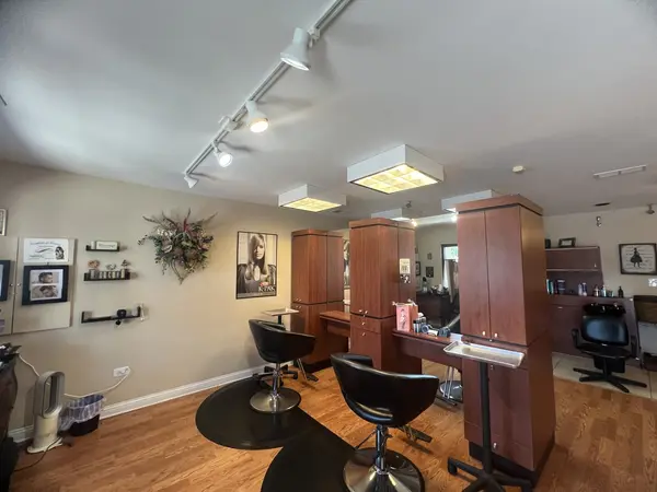 10016 S Roberts RD #1-South, Palos Hills, IL 60465