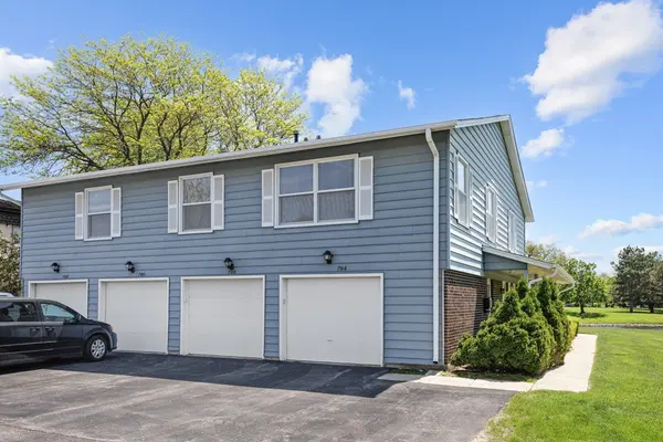 784 Leicester RD #784, Elk Grove Village, IL 60007