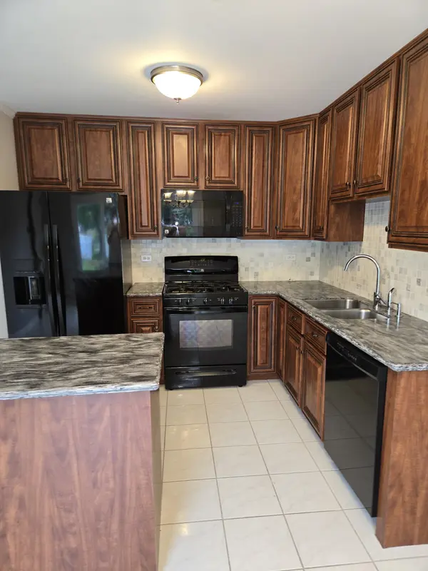 3013 Dorothy DR, Aurora, IL 60504
