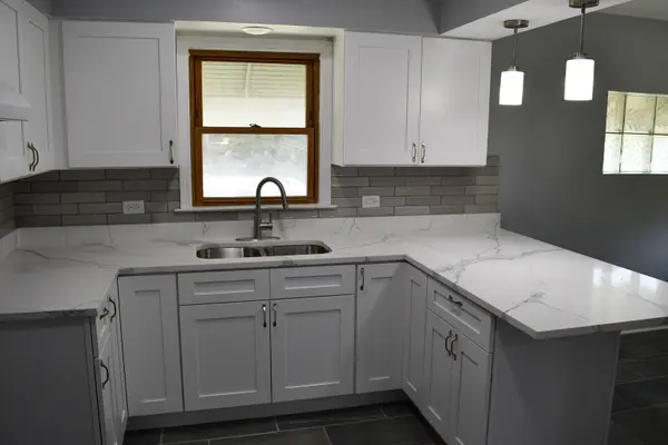 1935 W 71st ST, Chicago, IL 60636