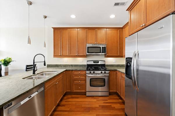 3946 N Ravenswood AVE #411, Chicago, IL 60613