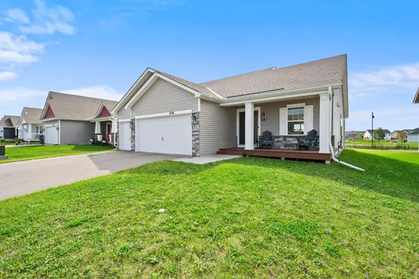 1836 Fields DR, Carver, MN 55315