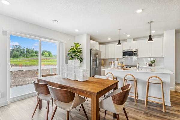 5439 Long Pointe PASS, Woodbury, MN 55129