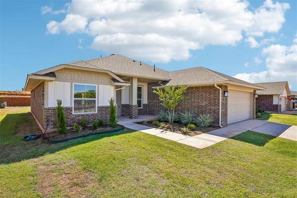 1812 Pin Cherry LN, Moore, OK 73160