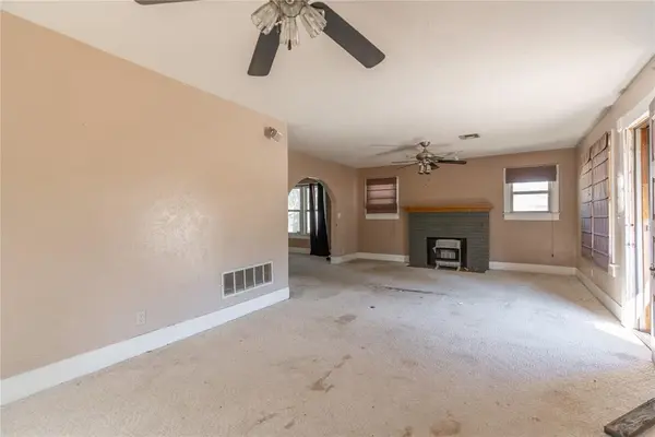 1402 S 19th ST, Chickasha, OK 73018