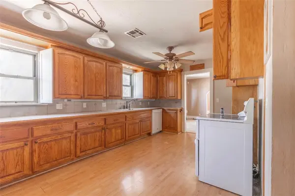 1402 S 19th ST, Chickasha, OK 73018