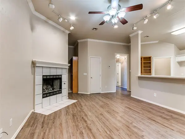 400 W 10th ST, Edmond, OK 73003