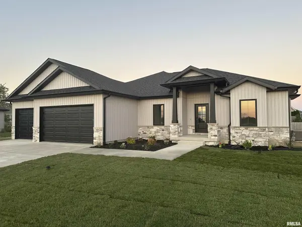 424 Manor Hill DR, Chatham, IL 62629