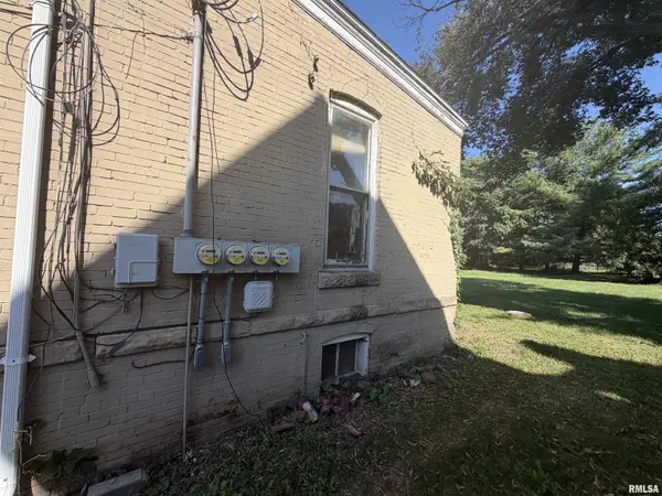 441 E GROVE ST, Galesburg, IL 61401