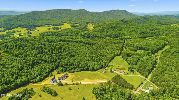 220 Three Point Rd, Vonore, TN 37885