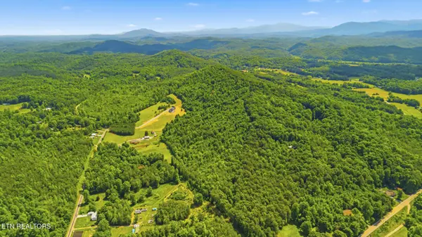 220 Three Point Rd, Vonore, TN 37885