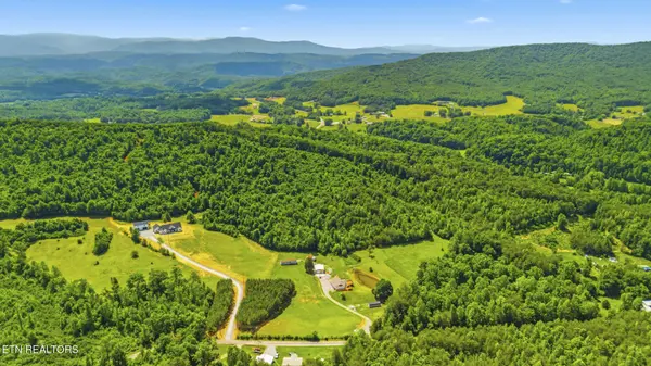 220 Three Point Rd, Vonore, TN 37885