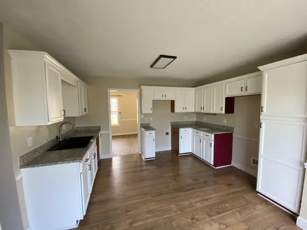 1050 Dwight Eisenhower Way, Clarksville, TN 37042