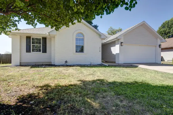 210 E Robin RD, Clever, MO 65631