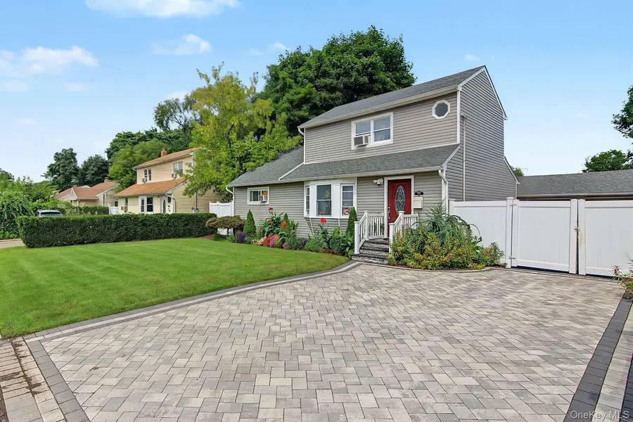 95 E Booker AVE, Wyandanch, NY 11798
