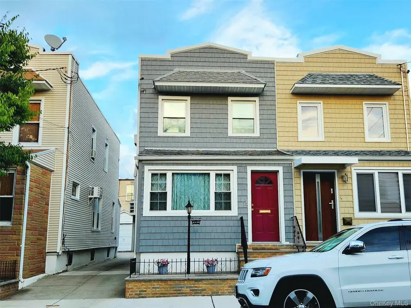7431 64th ST, Glendale, NY 11385