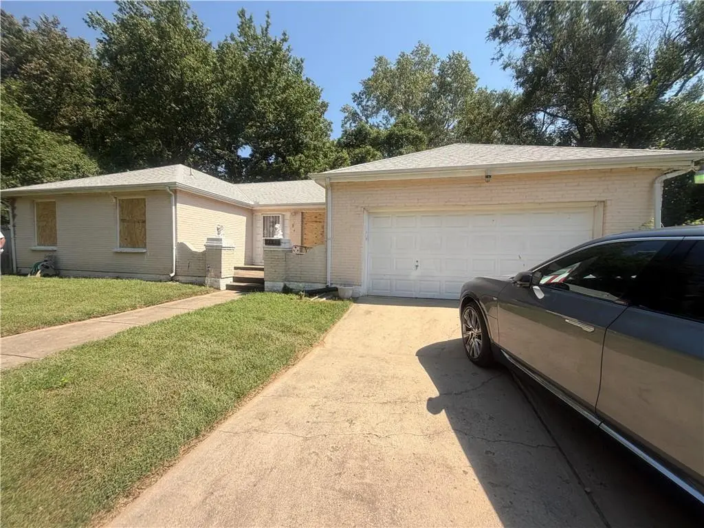 2331 Cleveland AVE, Kansas City, MO 64127